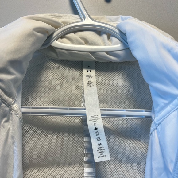 Lululemon Light Jacket -small with hidden hoodie - Picture 5 of 5